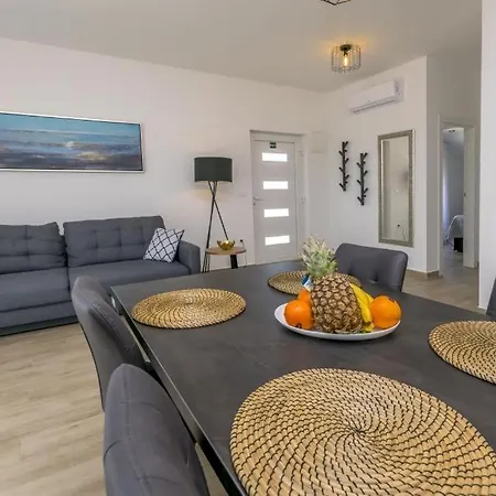 In With Sea View, Balcony, Air Conditioning, Wifi 5154-1 *