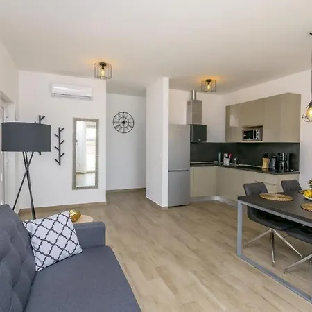 In With Sea View, Balcony, Air Conditioning, Wifi 5154-1 Primošten